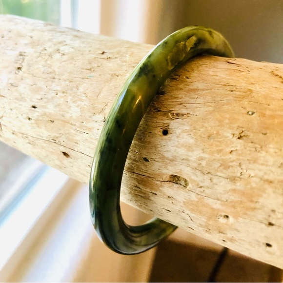 Vintage Green Stone Bangle Bracelet - Picture 14 of 17